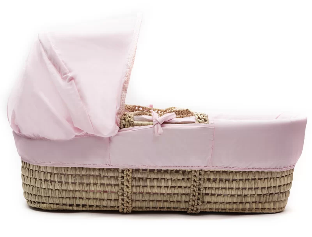 Cozy Moses Basket Set with Luxurious Bedding - Image 5
