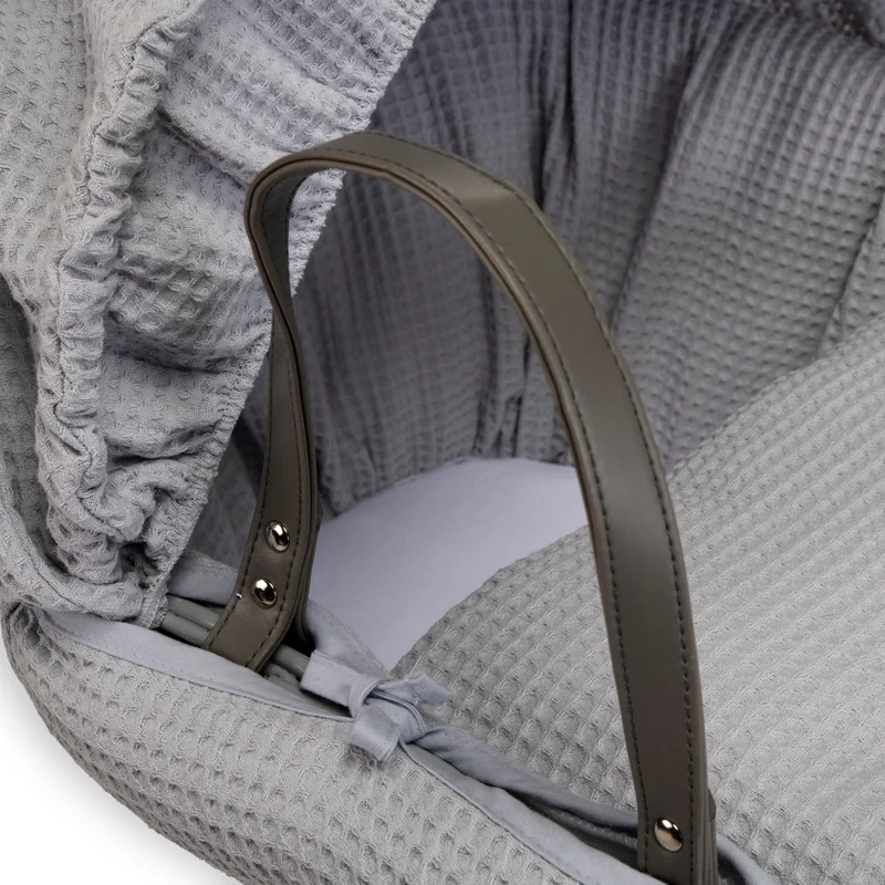 Stylish Waffle Wicker Moses Basket for Your Newborn - Image 7
