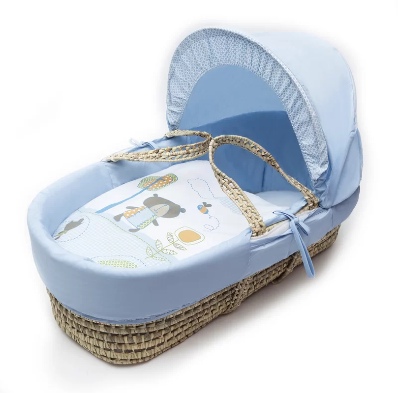 Cozy Moses Basket Set with Luxurious Bedding - Image 2