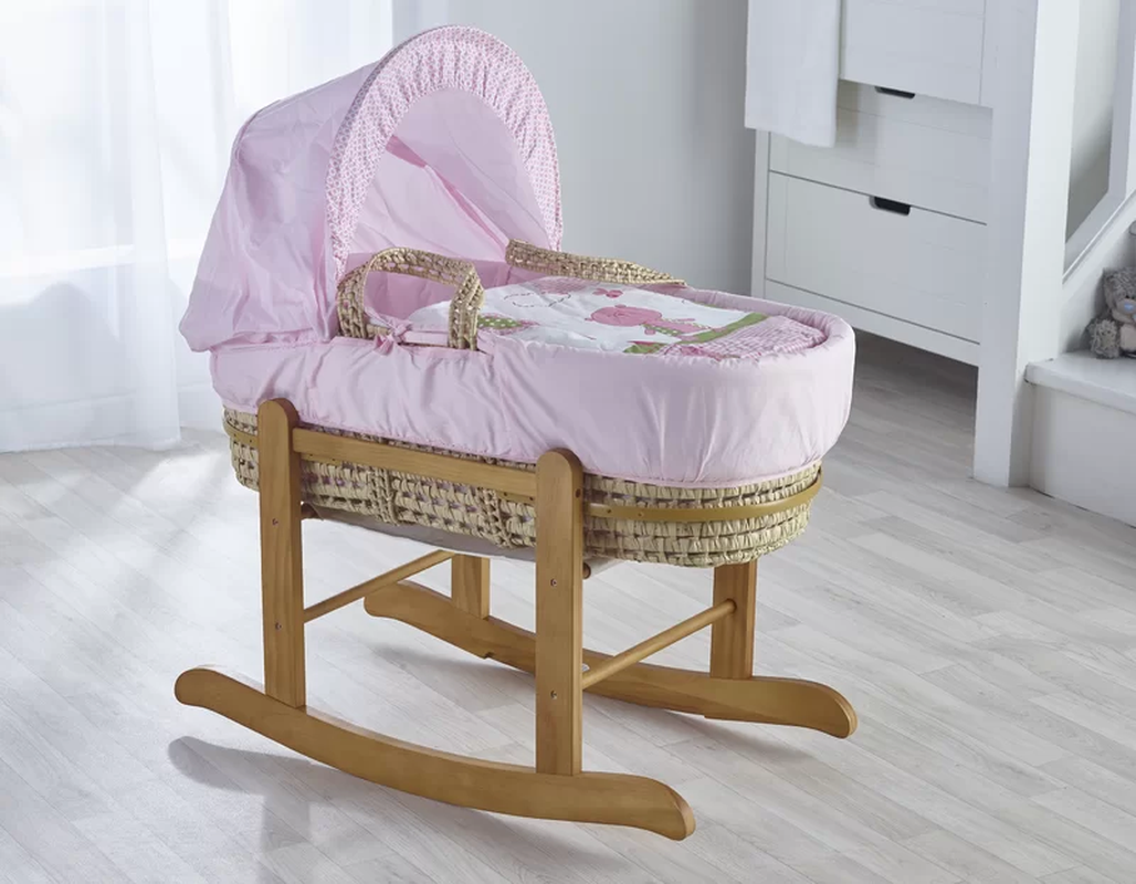 Cozy Moses Basket Set with Luxurious Bedding - Image 7